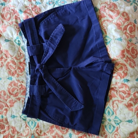 CYNTHIA Rowley size 4, blue shorts - Picture 1 of 4